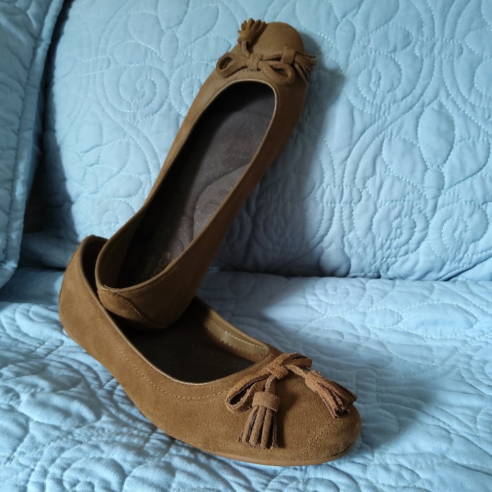 CROCS Sz 7.5 brown ballet flats